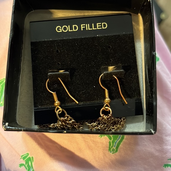 Vintage Long dangling gold filled earrings. Look stunning on - Picture 5 of 5